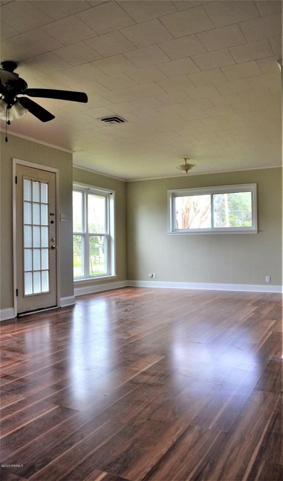 103 Clara St - Photo 2 of 10