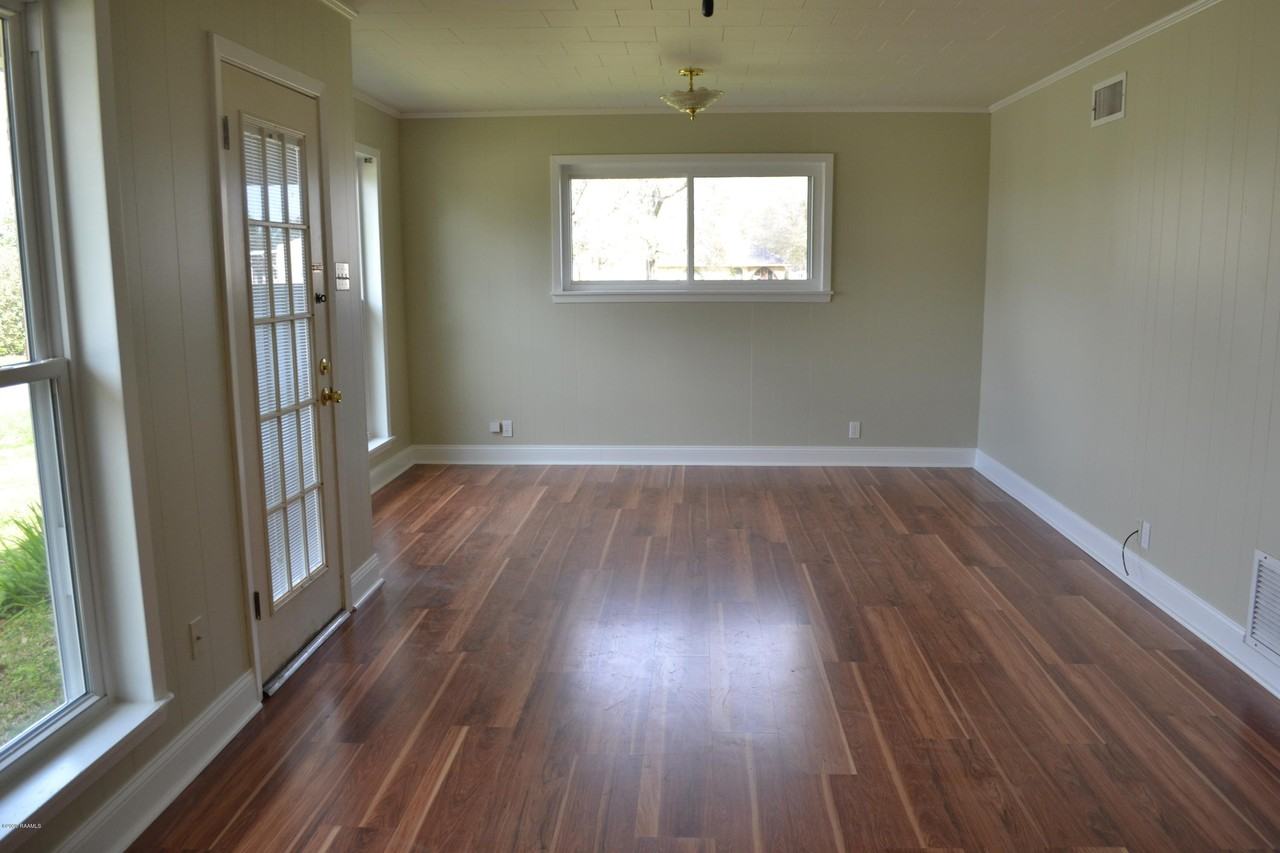 103 Clara St - Photo 3 of 10