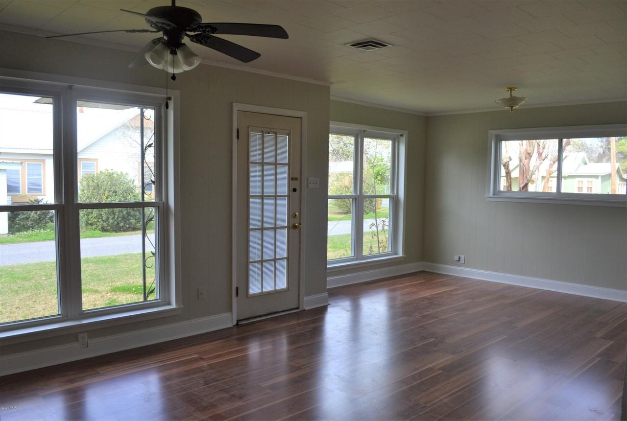 103 Clara St - Photo 4 of 10