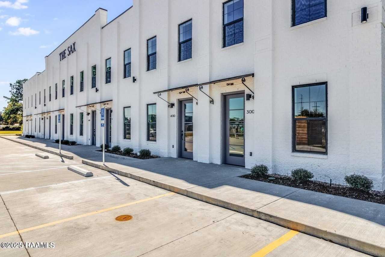 711 E Main St Unit 200 #200 - Photo 2 of 22