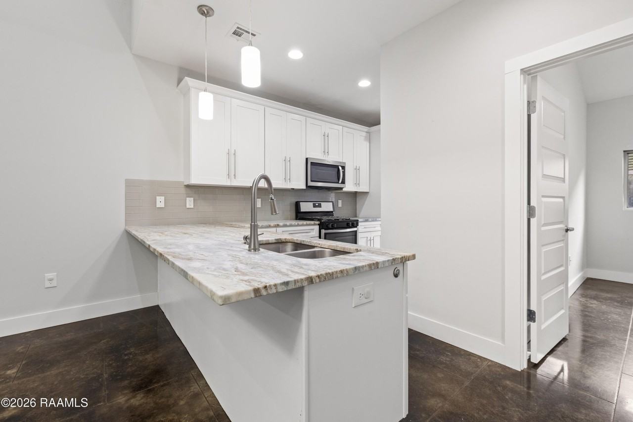 209 Highland Park Ln - Photo 5 of 26