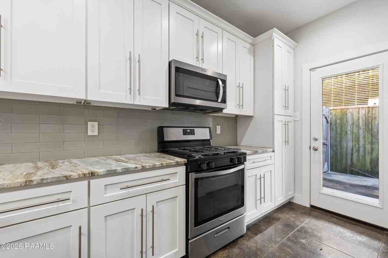 209 Highland Park Ln - Photo 6 of 26