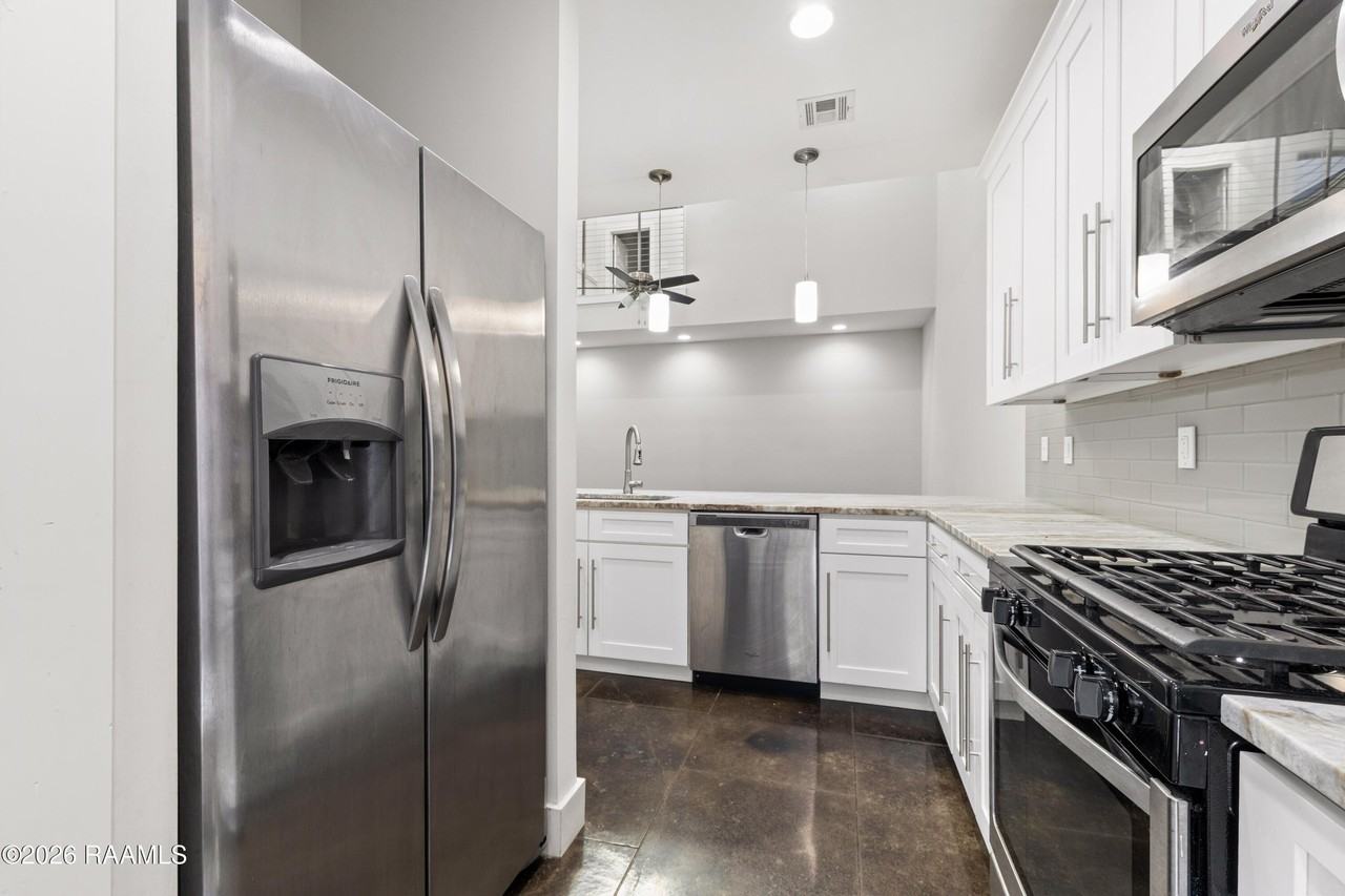 209 Highland Park Ln - Photo 7 of 26