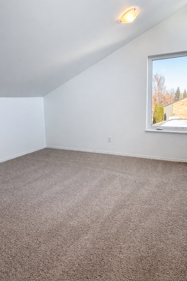 11813 47 St Nw - Photo 3 of 7