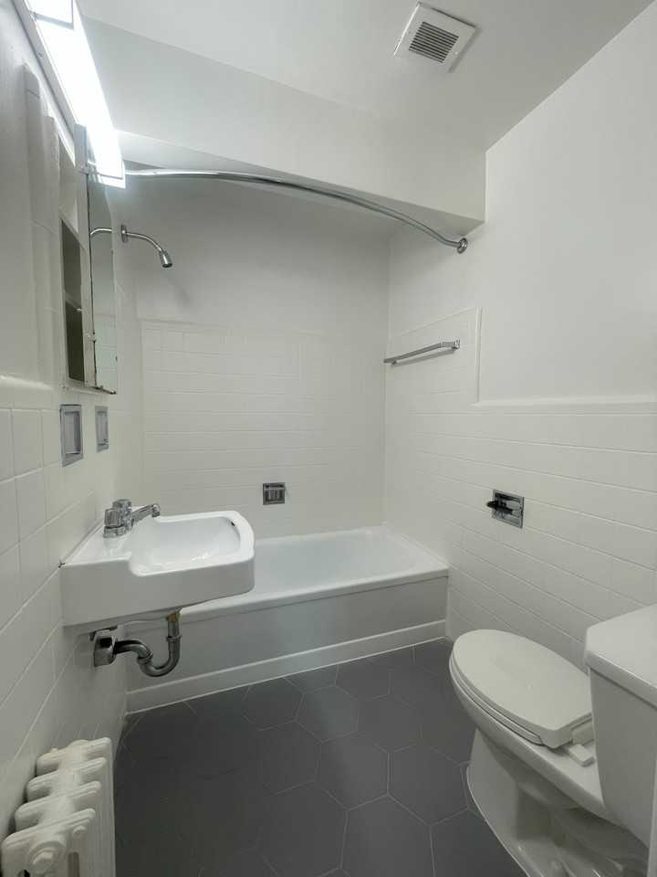 3950 Lawrence Ave East - Photo 7 of 16