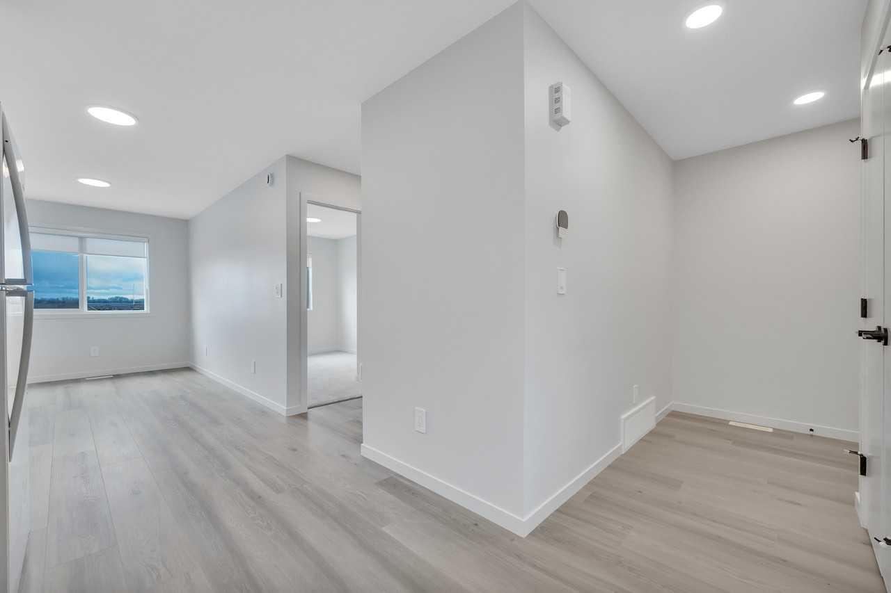 8128 227 St Nw - Photo 4 of 19