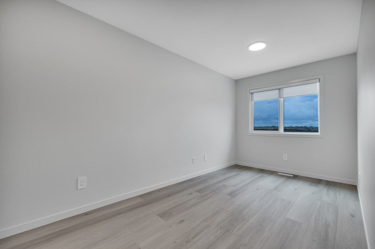 8128 227 St Nw - Photo 5 of 19