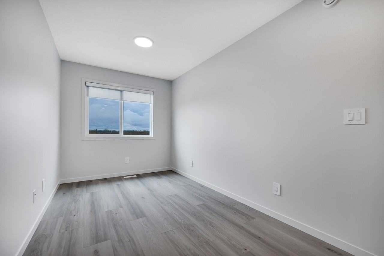 8128 227 St Nw - Photo 6 of 19