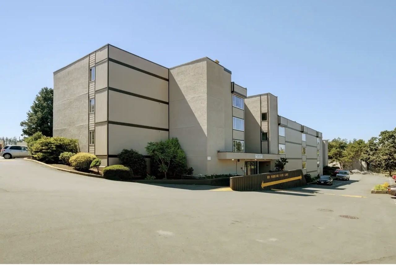 Pacific Village II Apartments - Photo 4 of 38