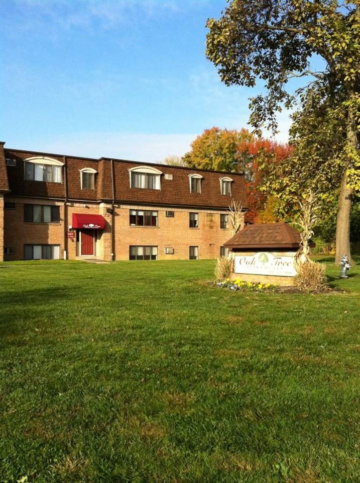 Oak Tree Apartments - Photo 2 of 37