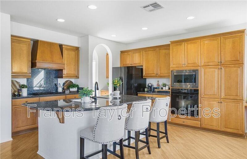 33422 Scarborough Ln - Photo 7 of 32