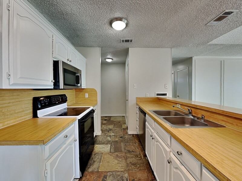 2524 Herring Cir - Photo 5 of 18