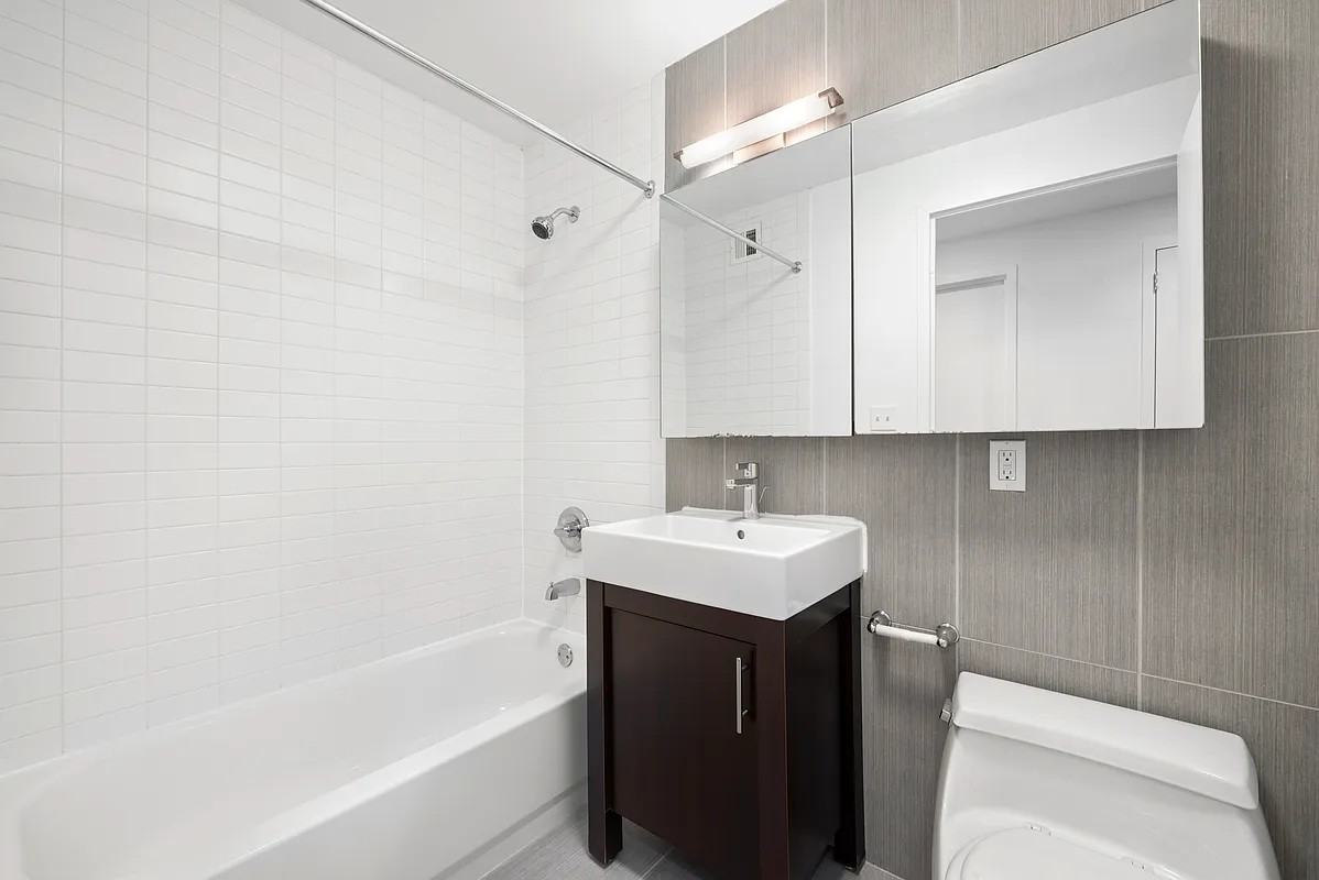 41-34 Crescent Street #9J - Photo 2 of 9