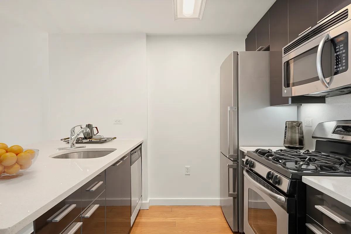 41-34 Crescent Street #9J - Photo 4 of 9