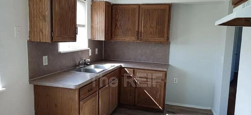 6203 Hilton Ln - Photo 2 of 12