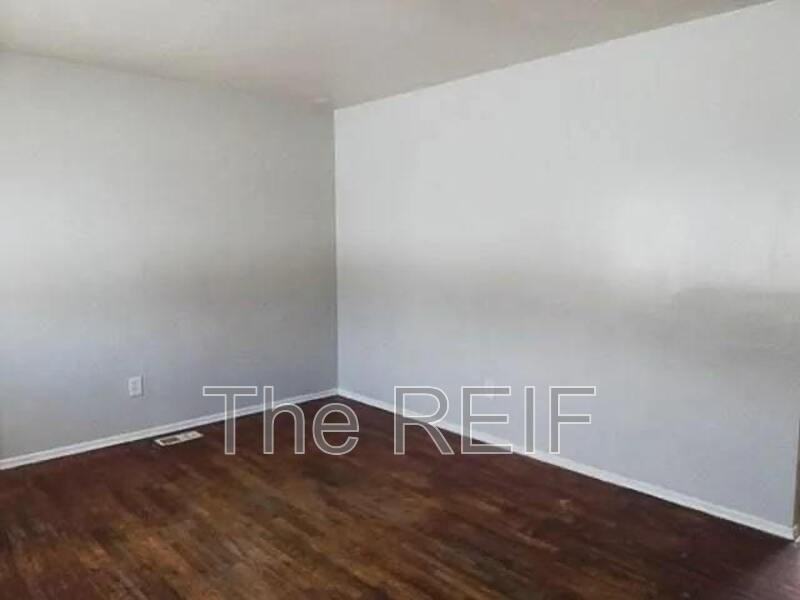 6203 Hilton Ln - Photo 3 of 12