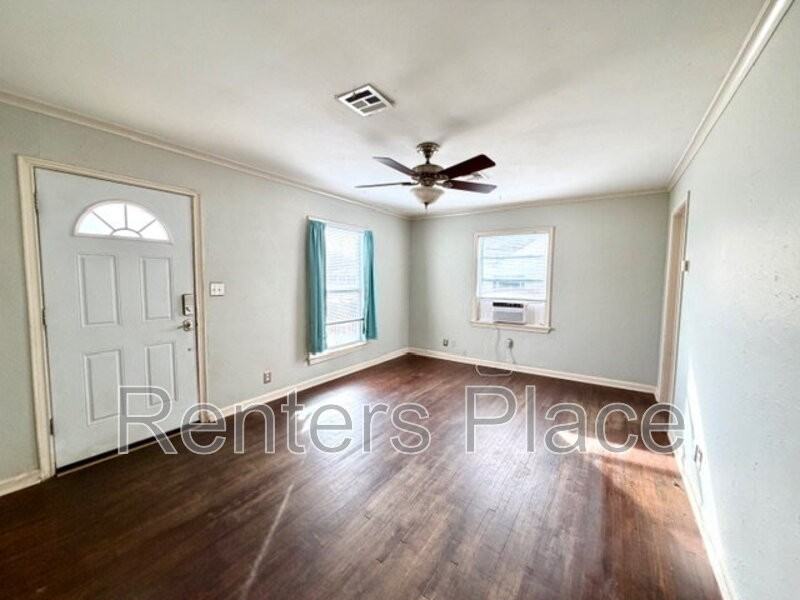 4707 E 7th St - Photo 3 of 14