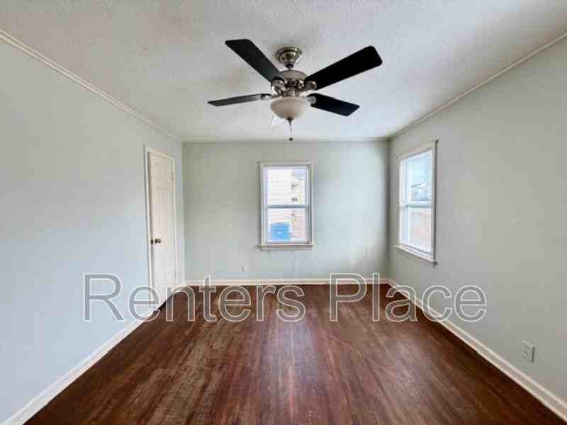 4707 E 7th St - Photo 4 of 14