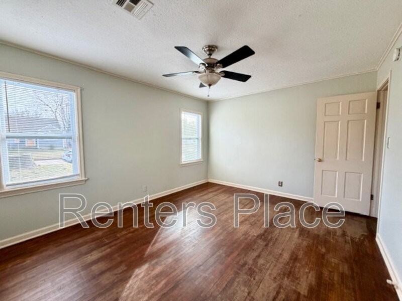 4707 E 7th St - Photo 5 of 14