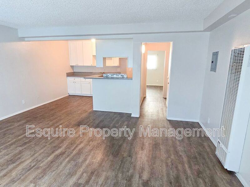 974 Ashland Ave #2 - Photo 3 of 13