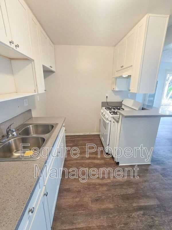 974 Ashland Ave #2 - Photo 6 of 13