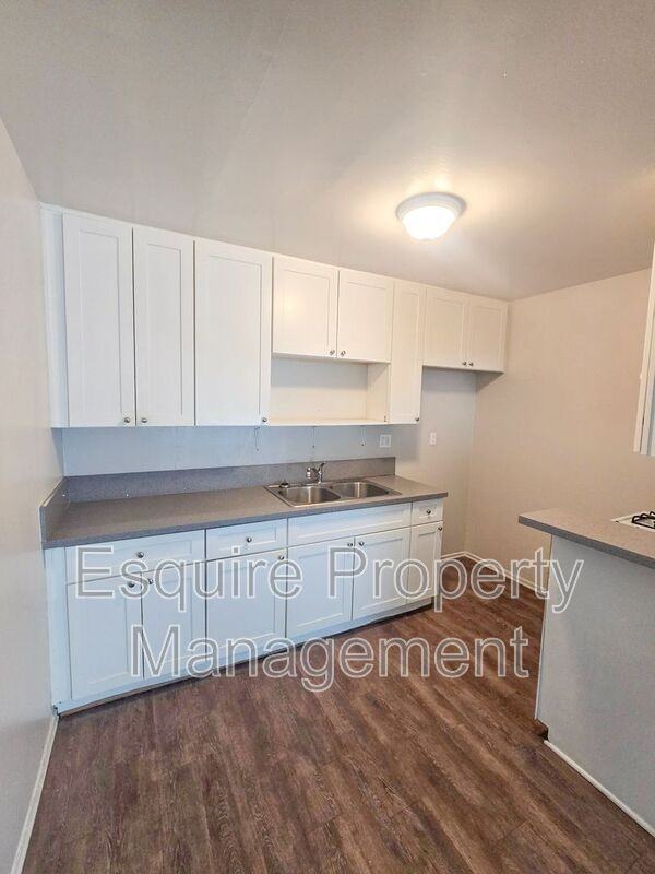 974 Ashland Ave #2 - Photo 7 of 13