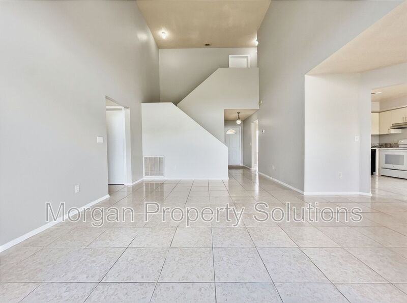 1017 Whalebone Bay Dr - Photo 4 of 35