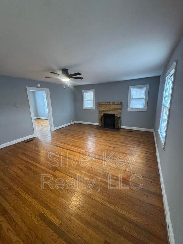 207 W Washington Ave - Photo 2 of 16