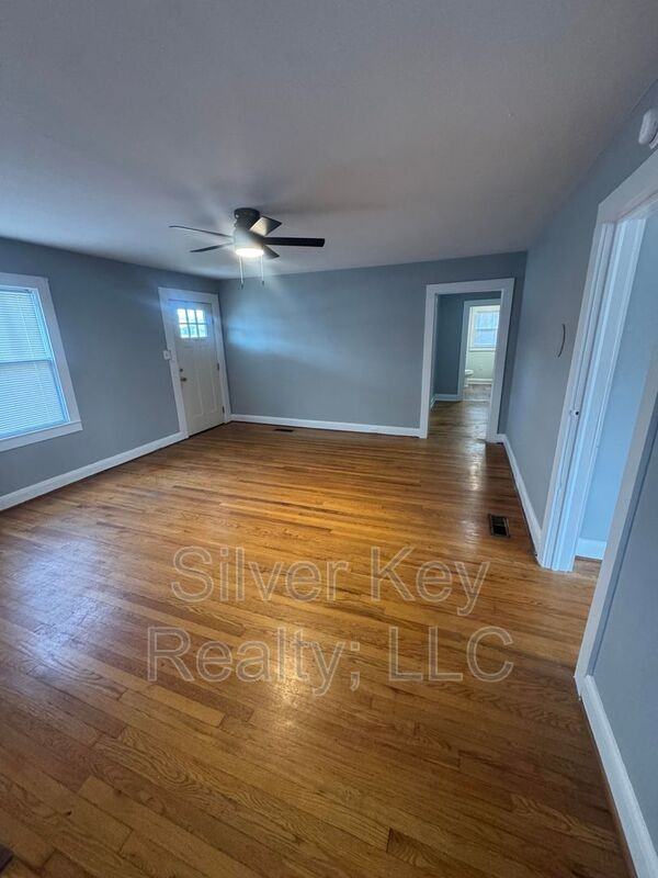 207 W Washington Ave - Photo 5 of 16