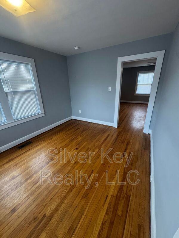 207 W Washington Ave - Photo 7 of 16