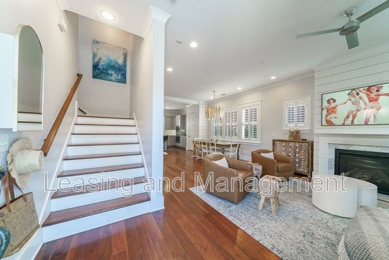 419 King St - Photo 3 of 47