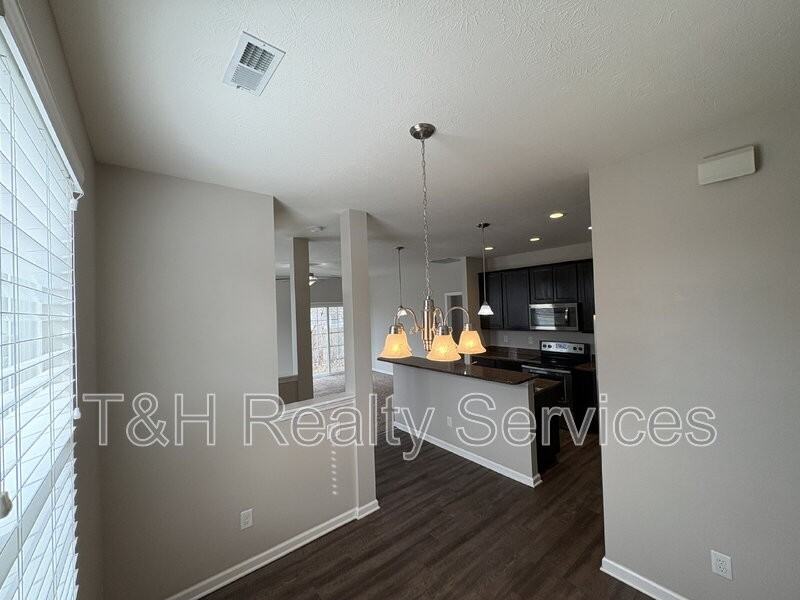 602 N Grant St - Photo 4 of 20