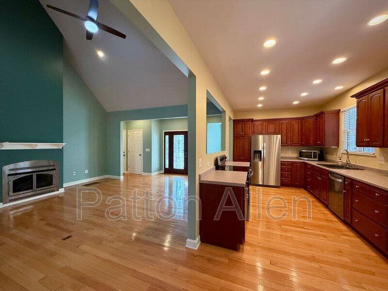 53 Helen Holcombe Way - Photo 7 of 49