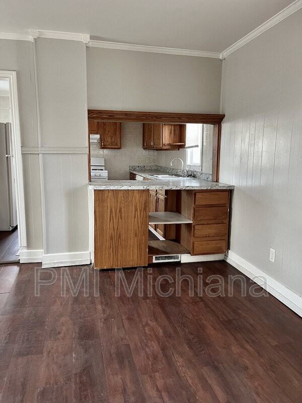 212 W 9th St - Photo 2 of 17