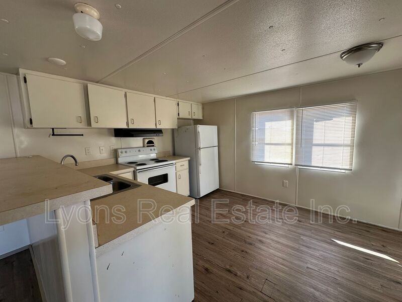 8085 Tolles Dr - Photo 2 of 8