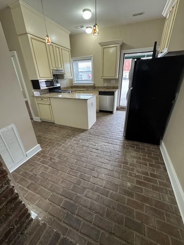 201 E Bank St #2 - Photo 5 of 10