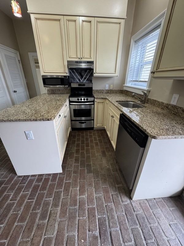 201 E Bank St #2 - Photo 6 of 10