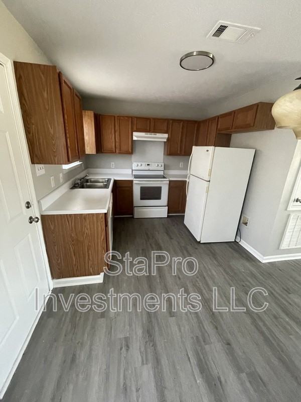 120 Village Pl - Photo 3 of 9