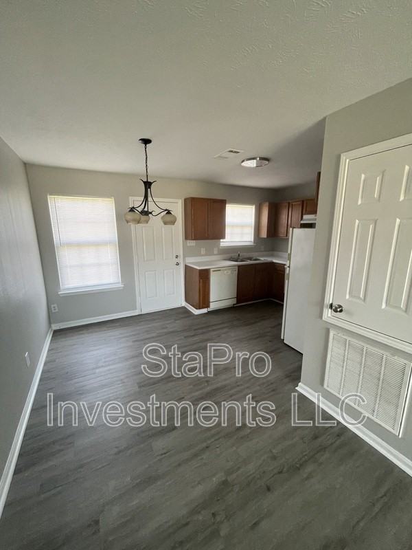 120 Village Pl - Photo 4 of 9