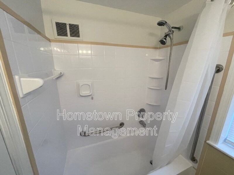 2935 Rumson Dr - Photo 2 of 14