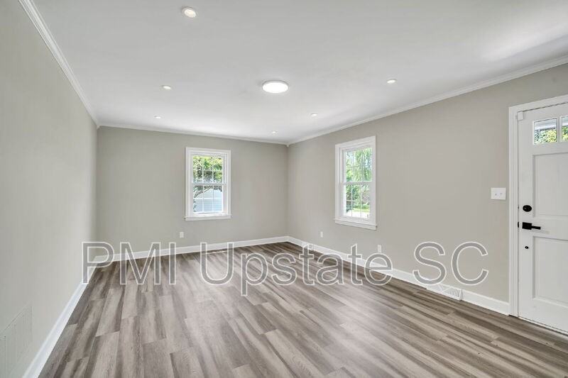 120 Abbotsford Dr - Photo 6 of 31