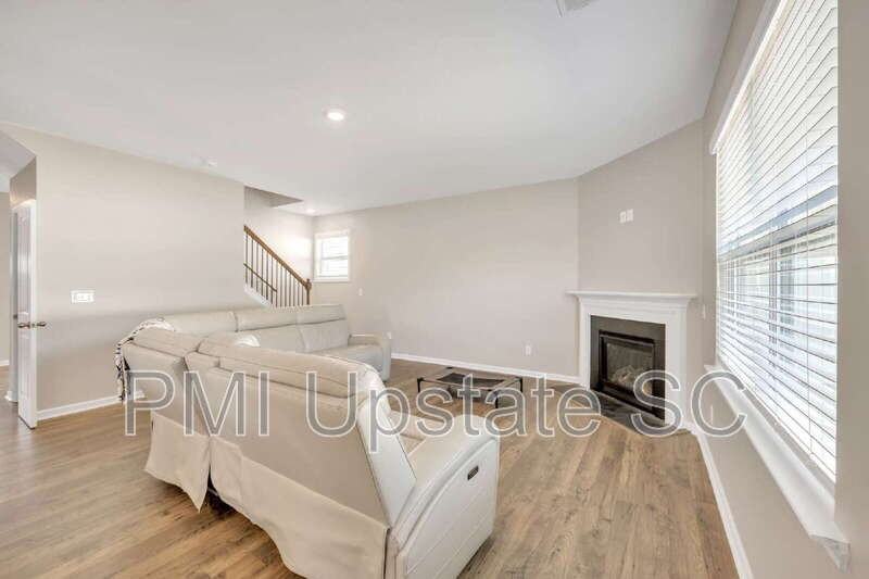 207 Bridlewood Ln - Photo 4 of 22