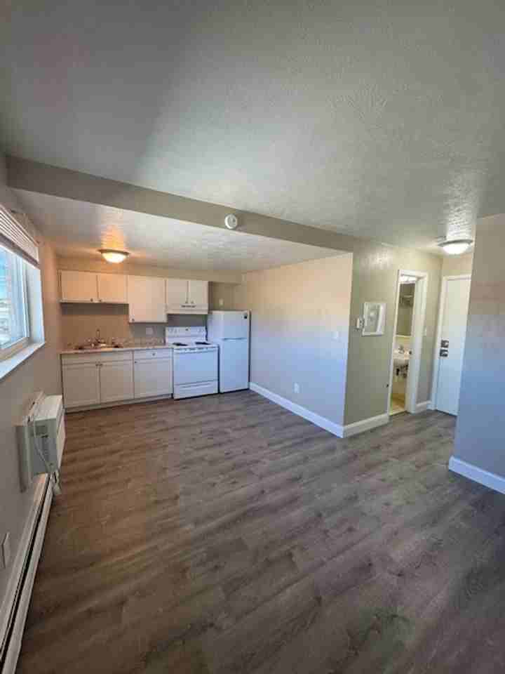 512 State St #13 - Photo 4 of 10