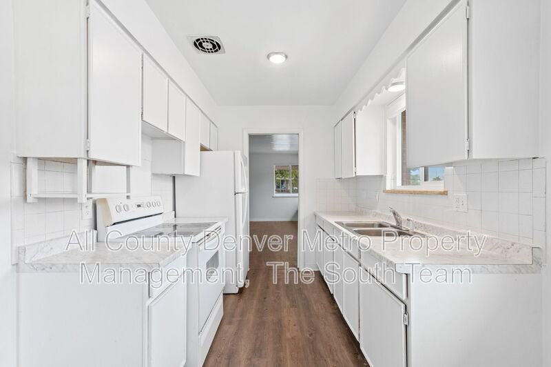 5579 S Delaware St - Photo 3 of 27