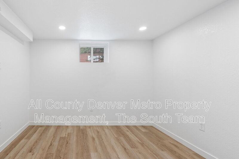 5579 S Delaware St - Photo 6 of 27