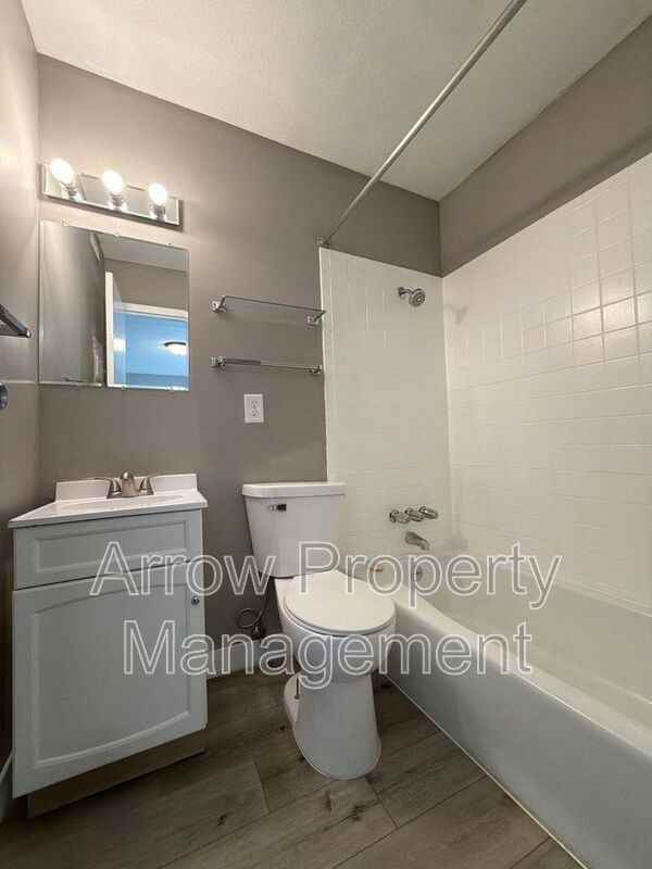 1111 E St #3 - Photo 6 of 10