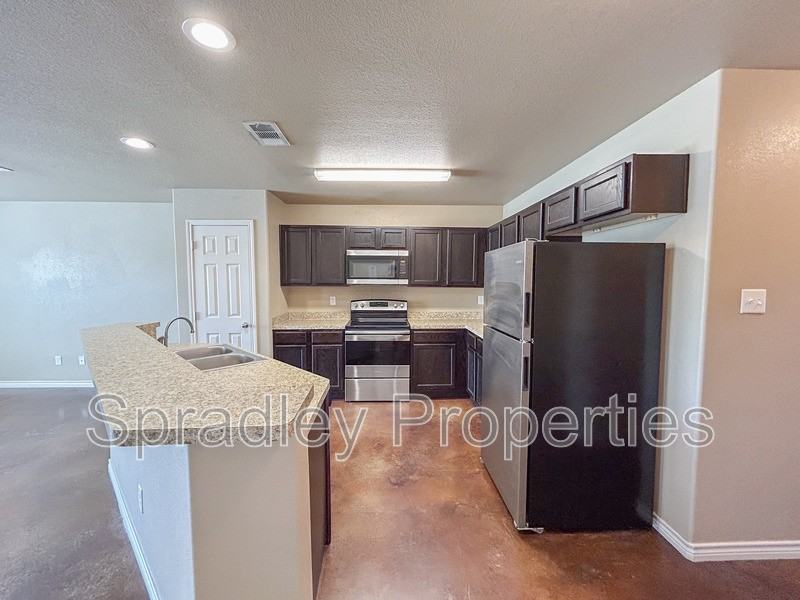 614 Laila Ln - Photo 3 of 16