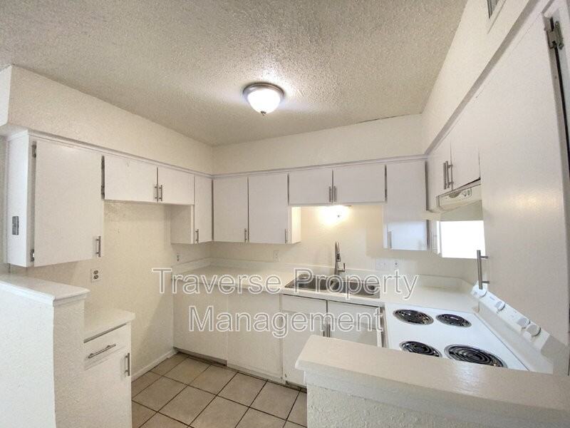 6808 Trail Lake Dr #A - Photo 7 of 24