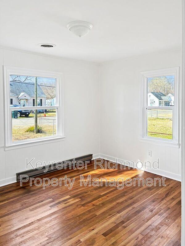 518 E Read St - Photo 5 of 13