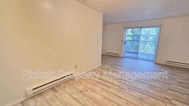 354 Nw Edvard St #C - Photo 6 of 27